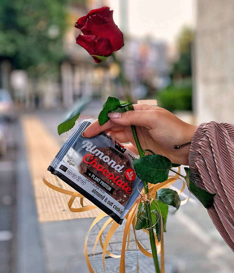 Biobiałkowe ciasteczko z ciemną czekoladą